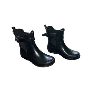 Short black rubber boots